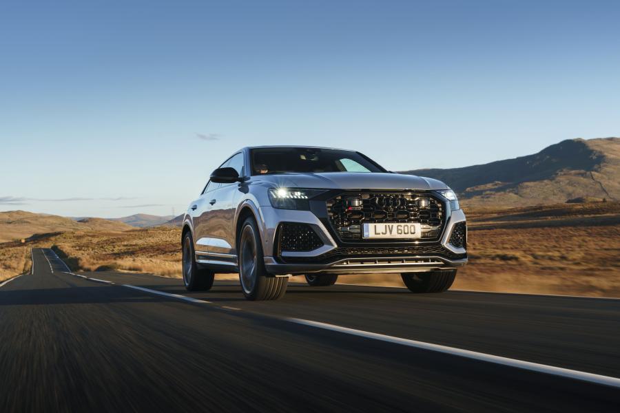  Audi RS Q8 2020 года  (UK) (фото 15 из 40)